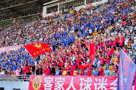 桥下广场焕发新生打造足球文化走廊